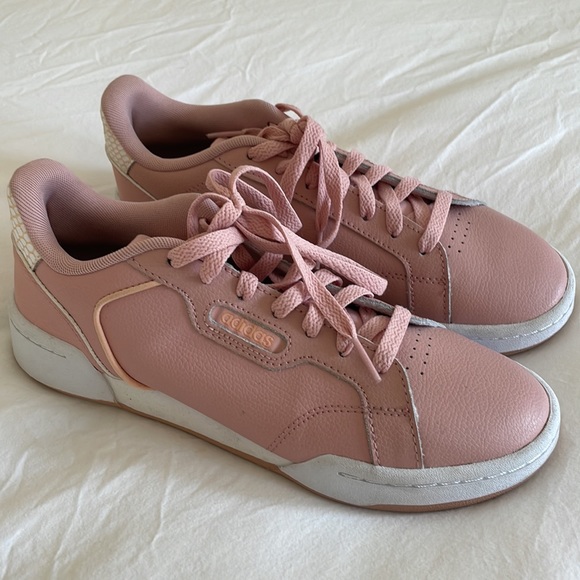 Girl’s pink Addidas size 6.5 sneakers - Picture 2 of 8